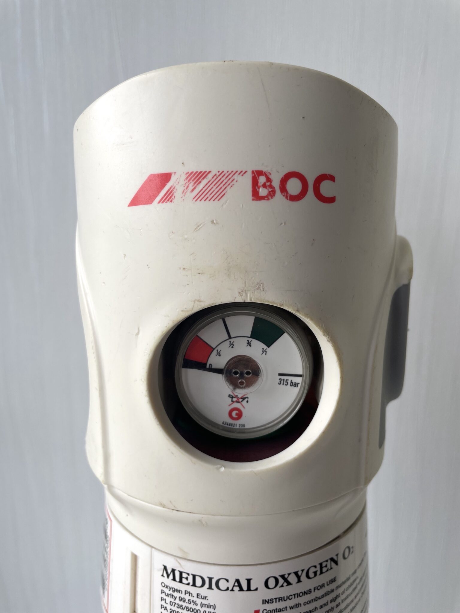 Portable oxygen cylinder contents gauge